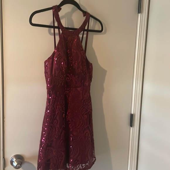 A short maroon sequin dress, brand sequin hearts, size 1 - Picture 1 of 2